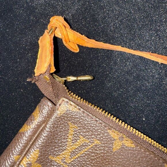 Used in good condition Louis Vuitton Monogram Canvas Accessories Pochette - Picture 2 of 16